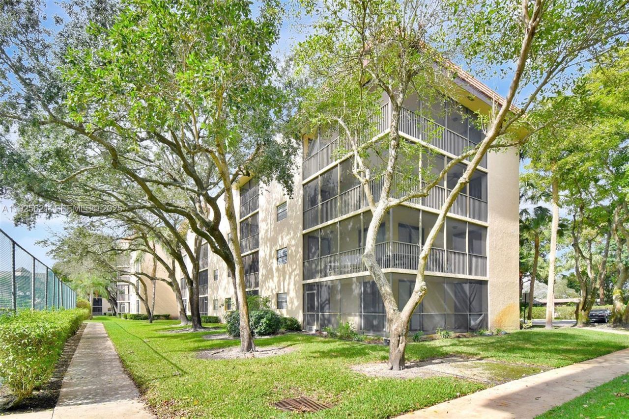 10501 W Broward Blvd, Unit 304, Plantation, FL 33324 Photo