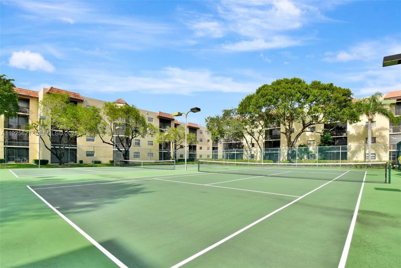 10501 W Broward Blvd, Unit 304, Plantation, FL 33324 Photo