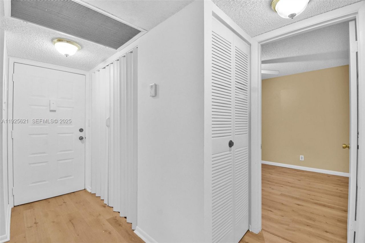 10501 W Broward Blvd, Unit 304, Plantation, FL 33324 Photo