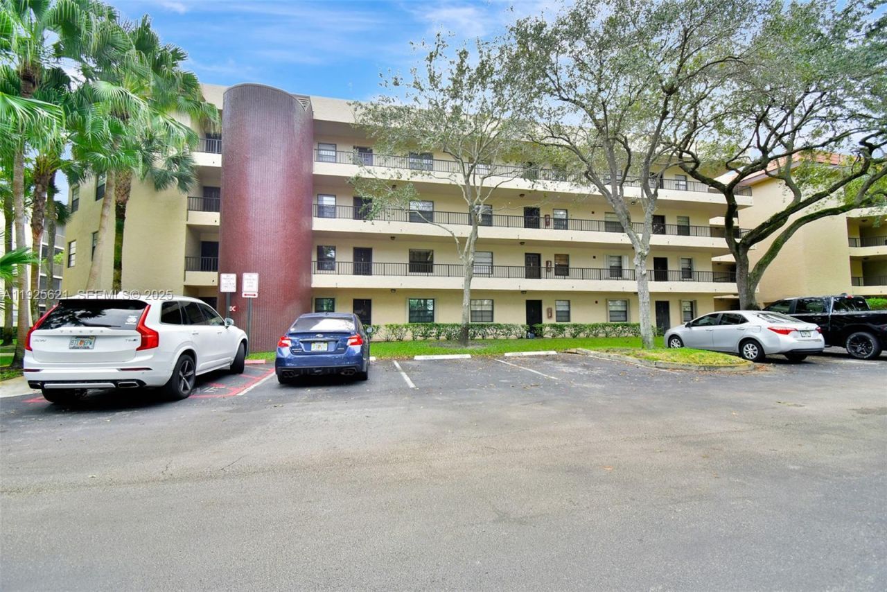 10501 W Broward Blvd, Unit 304, Plantation, FL 33324 Photo
