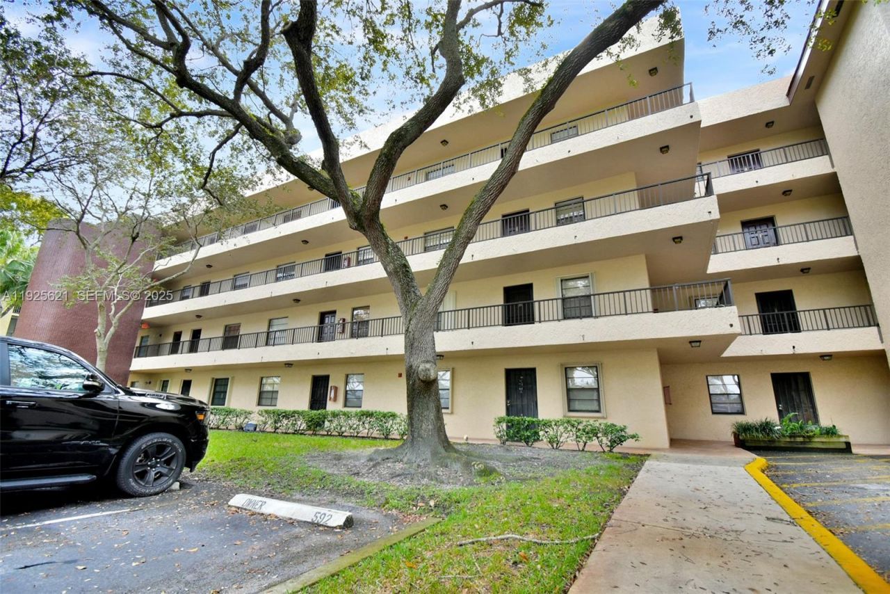 10501 W Broward Blvd, Unit 304, Plantation, FL 33324 Photo