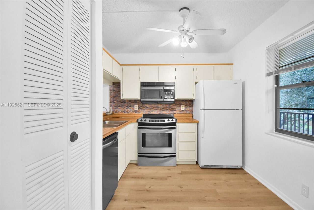 10501 W Broward Blvd, Unit 304, Plantation, FL 33324 Photo