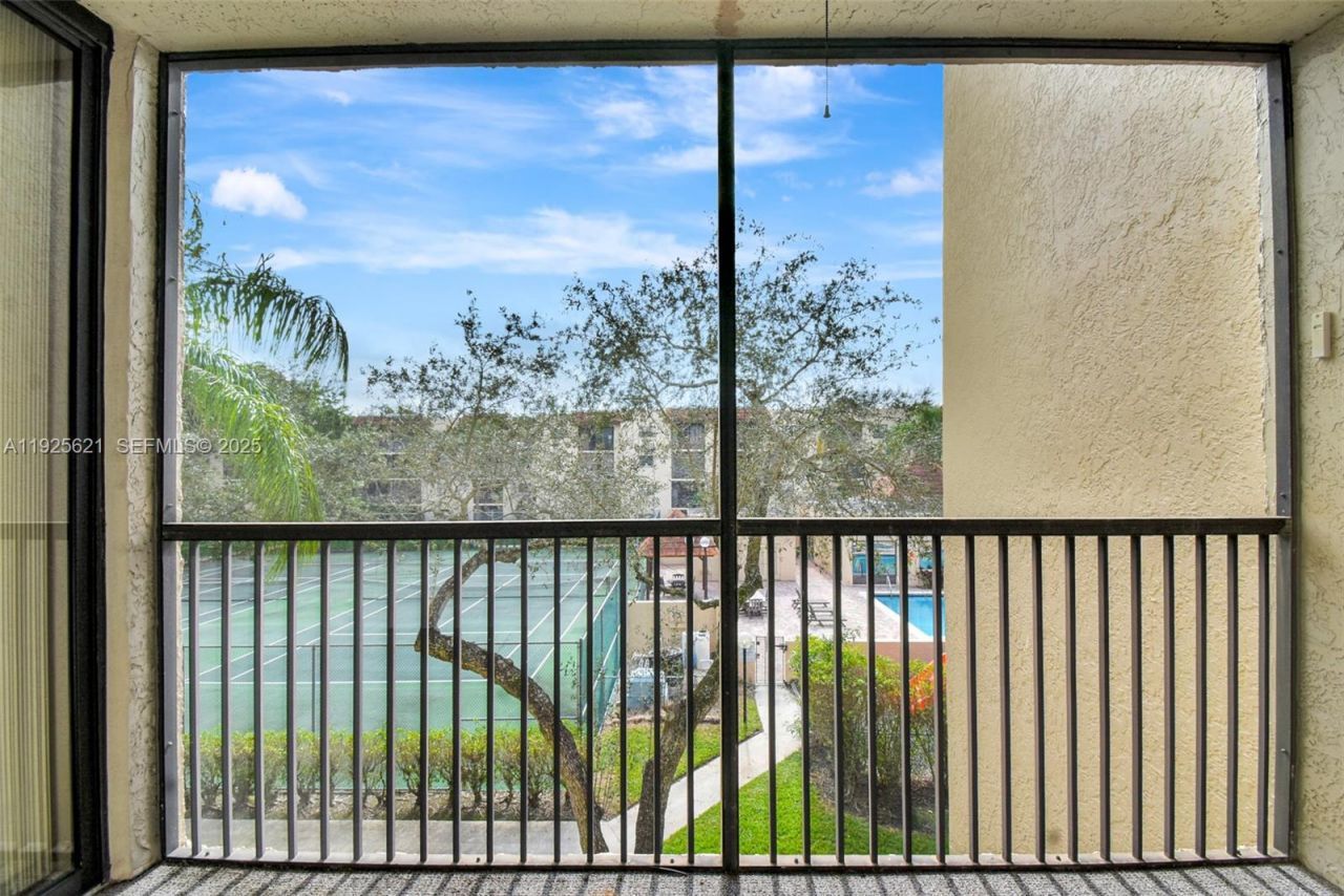 10501 W Broward Blvd, Unit 304, Plantation, FL 33324 Photo