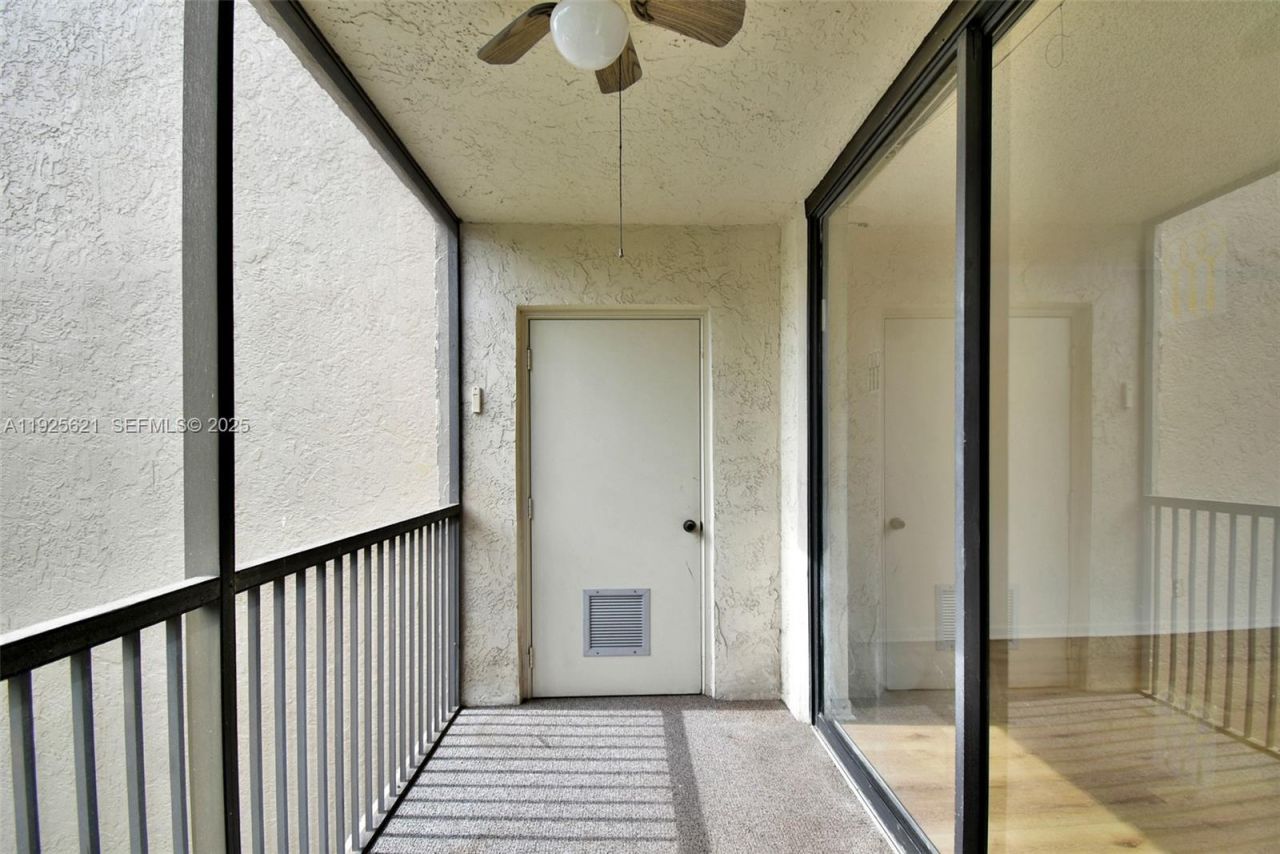 10501 W Broward Blvd, Unit 304, Plantation, FL 33324 Photo
