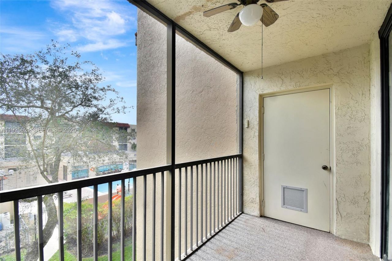 10501 W Broward Blvd, Unit 304, Plantation, FL 33324 Photo