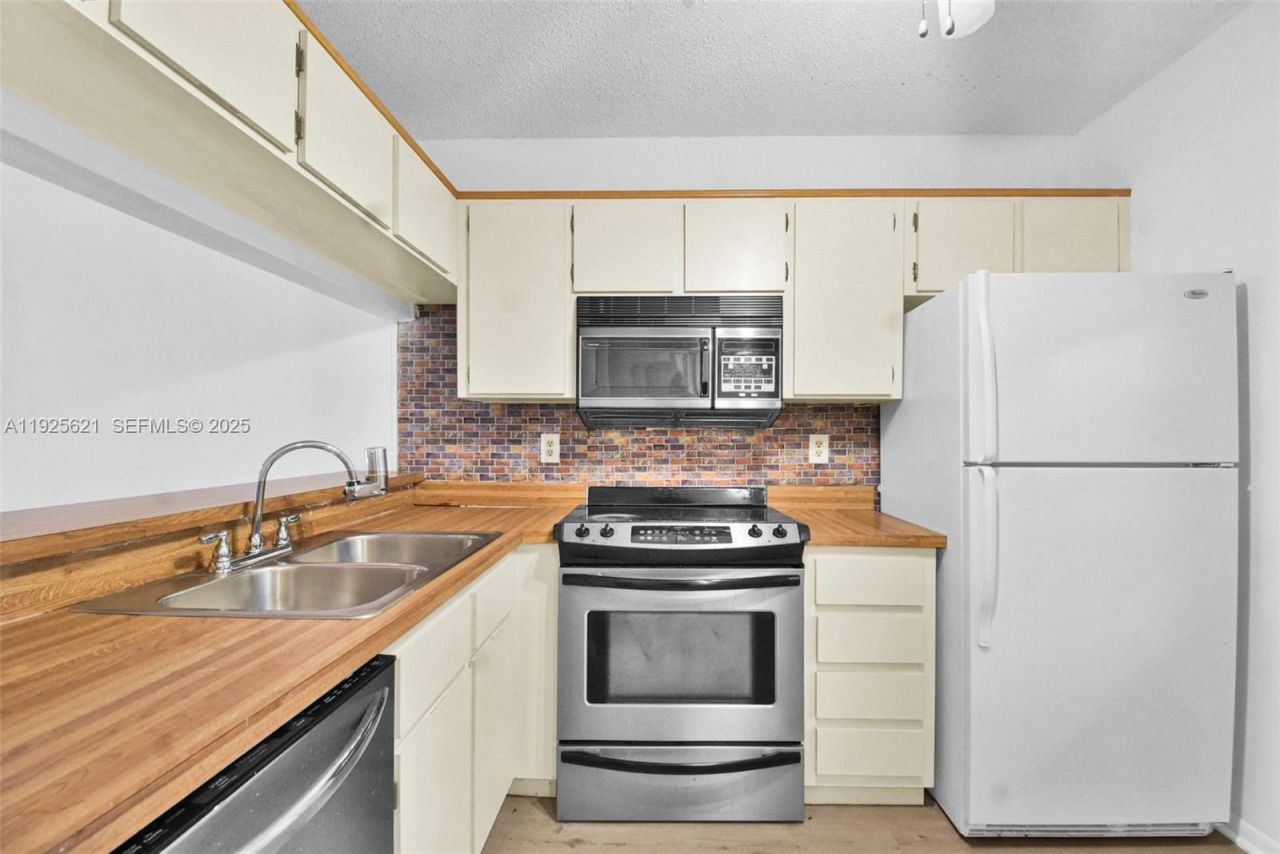 10501 W Broward Blvd, Unit 304, Plantation, FL 33324 Photo