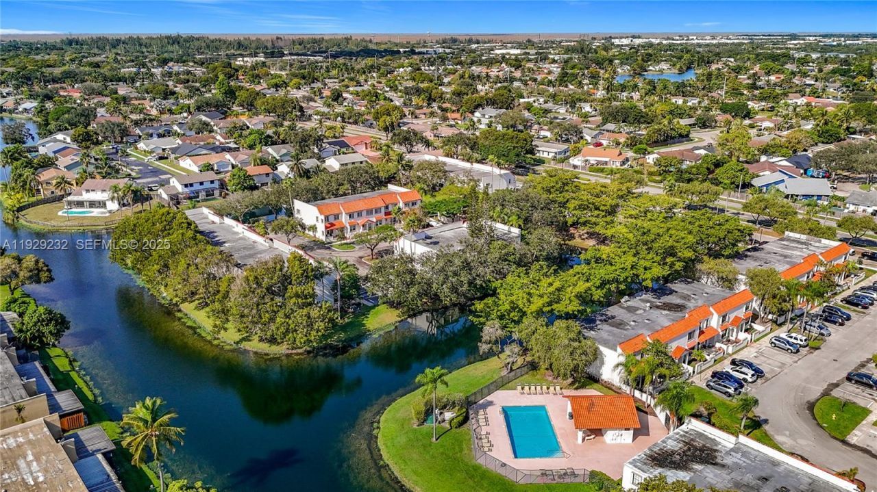 9521 NW 42nd St, Sunrise, FL 33351 Photo