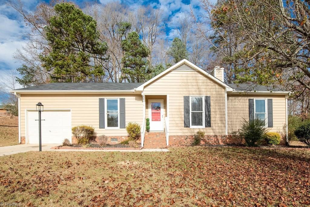 627 Woodland Circle, Asheboro, NC 27203 Main Photo