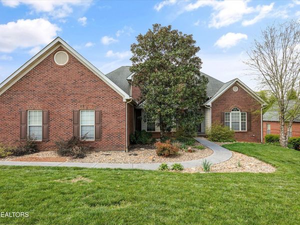 1725 Burnside Drive, Maryville, TN 37801