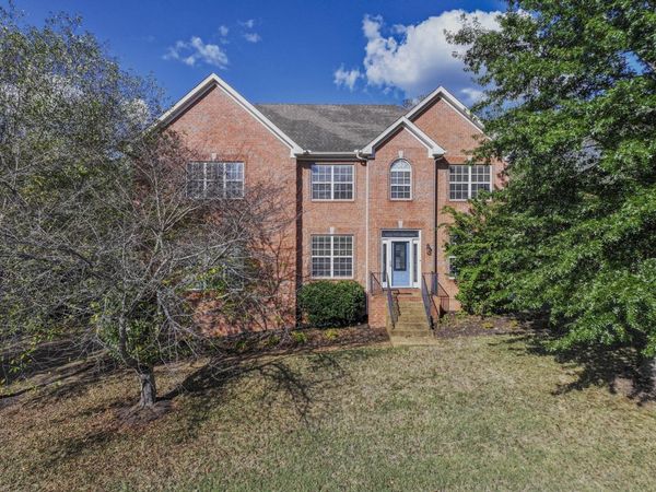 215 Crooked Creek Ln , Hendersonville, TN 37075