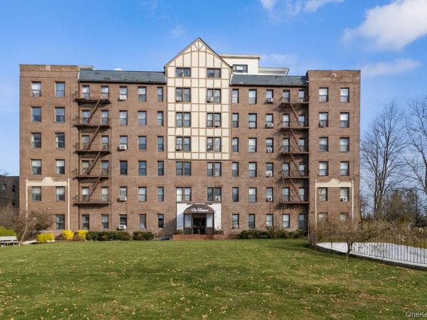 37 Brompton Road, Unit 3D, Great Neck, NY 11022