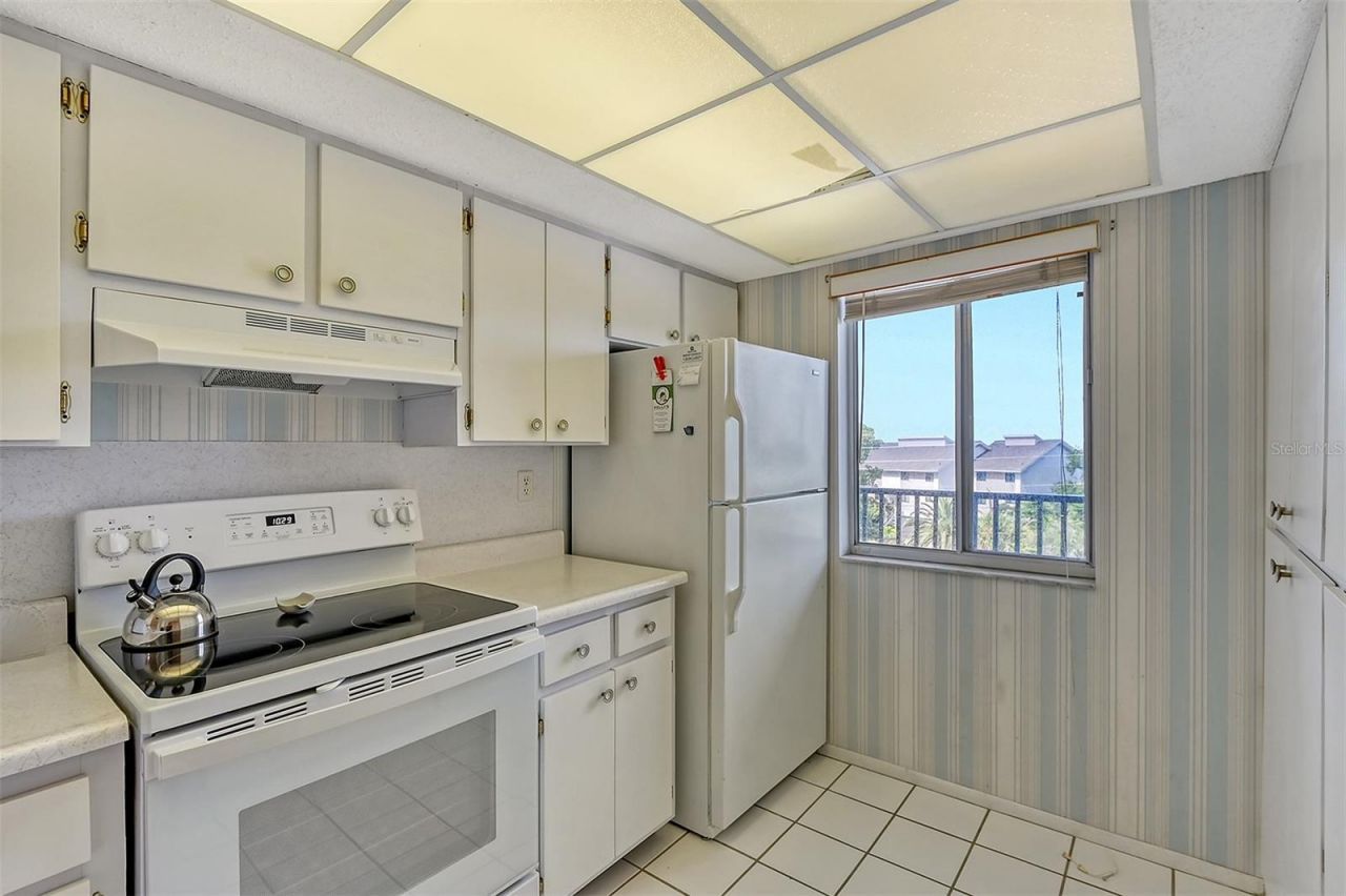 8911 Midnight Pass Road, Unit 410, Sarasota, FL 34242 Photo