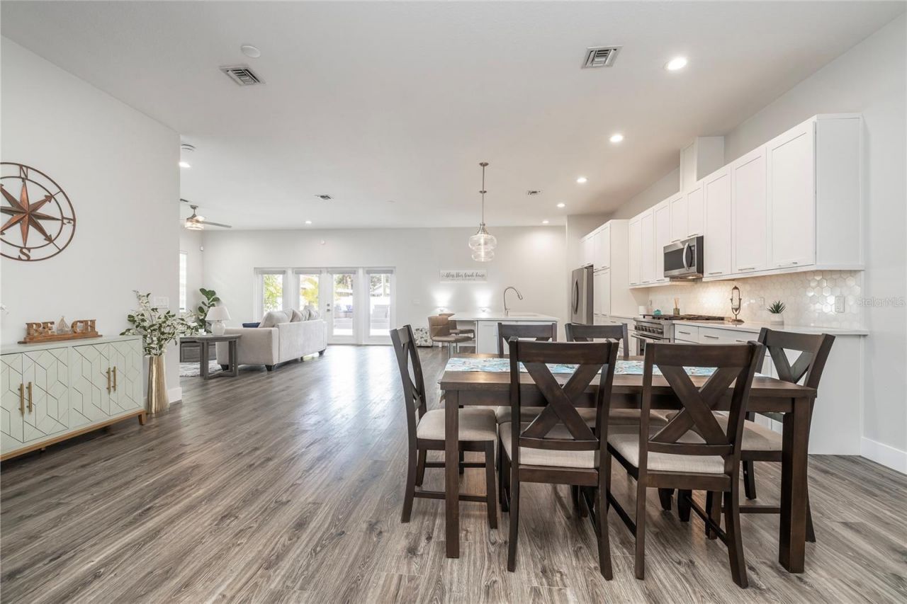 416 Indiana Avenue, Crystal Beach, FL 34681 Photo