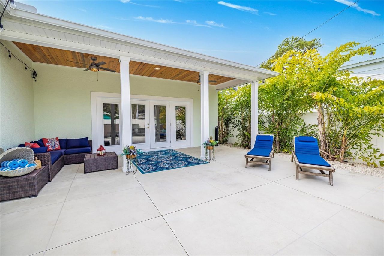 416 Indiana Avenue, Crystal Beach, FL 34681 Photo