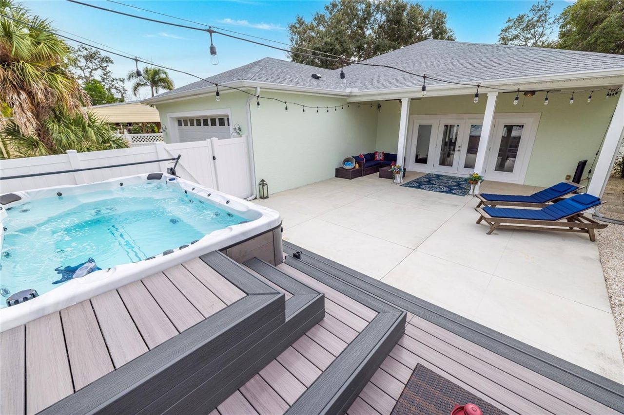 416 Indiana Avenue, Crystal Beach, FL 34681 Photo