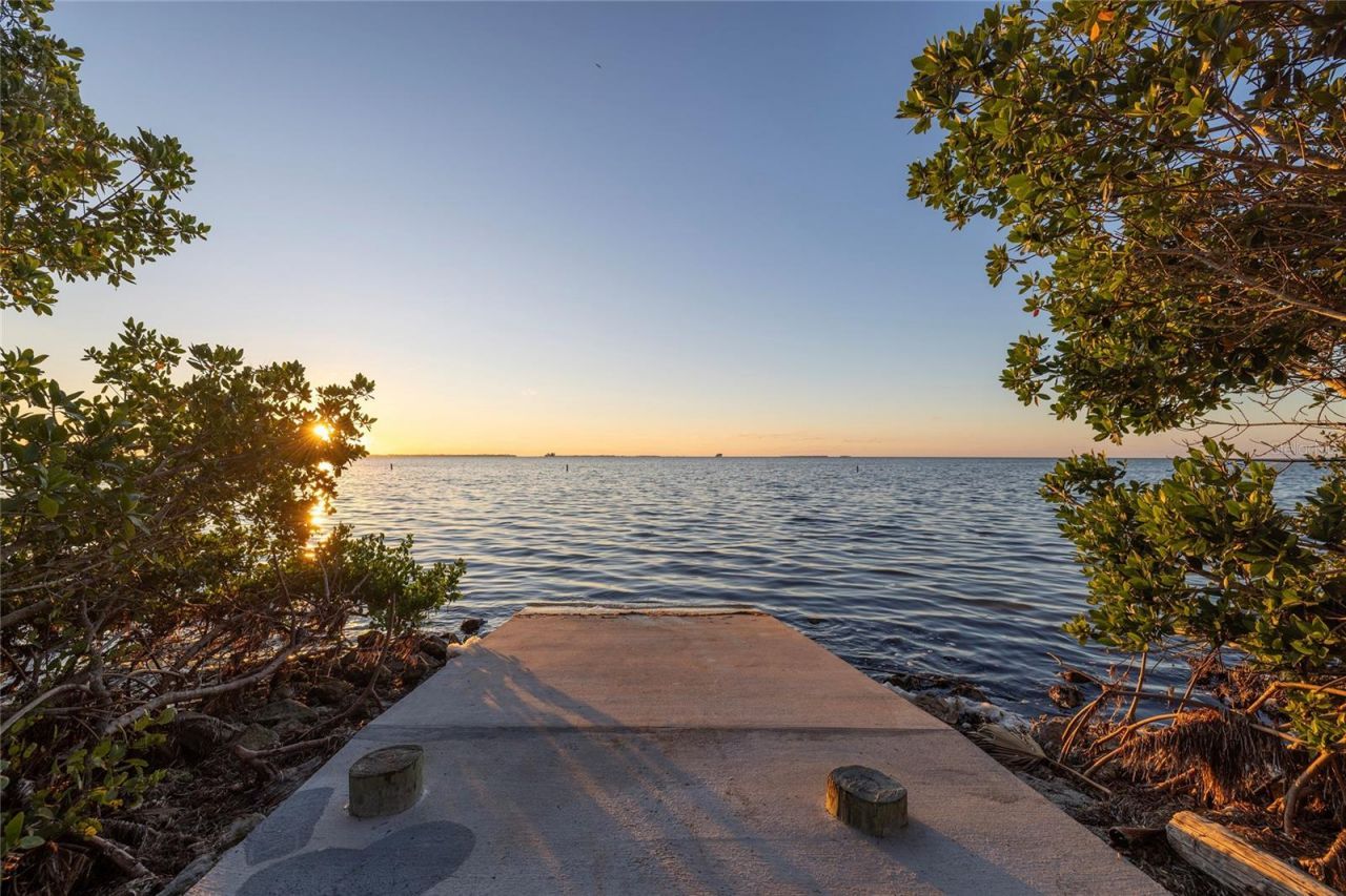 416 Indiana Avenue, Crystal Beach, FL 34681 Photo