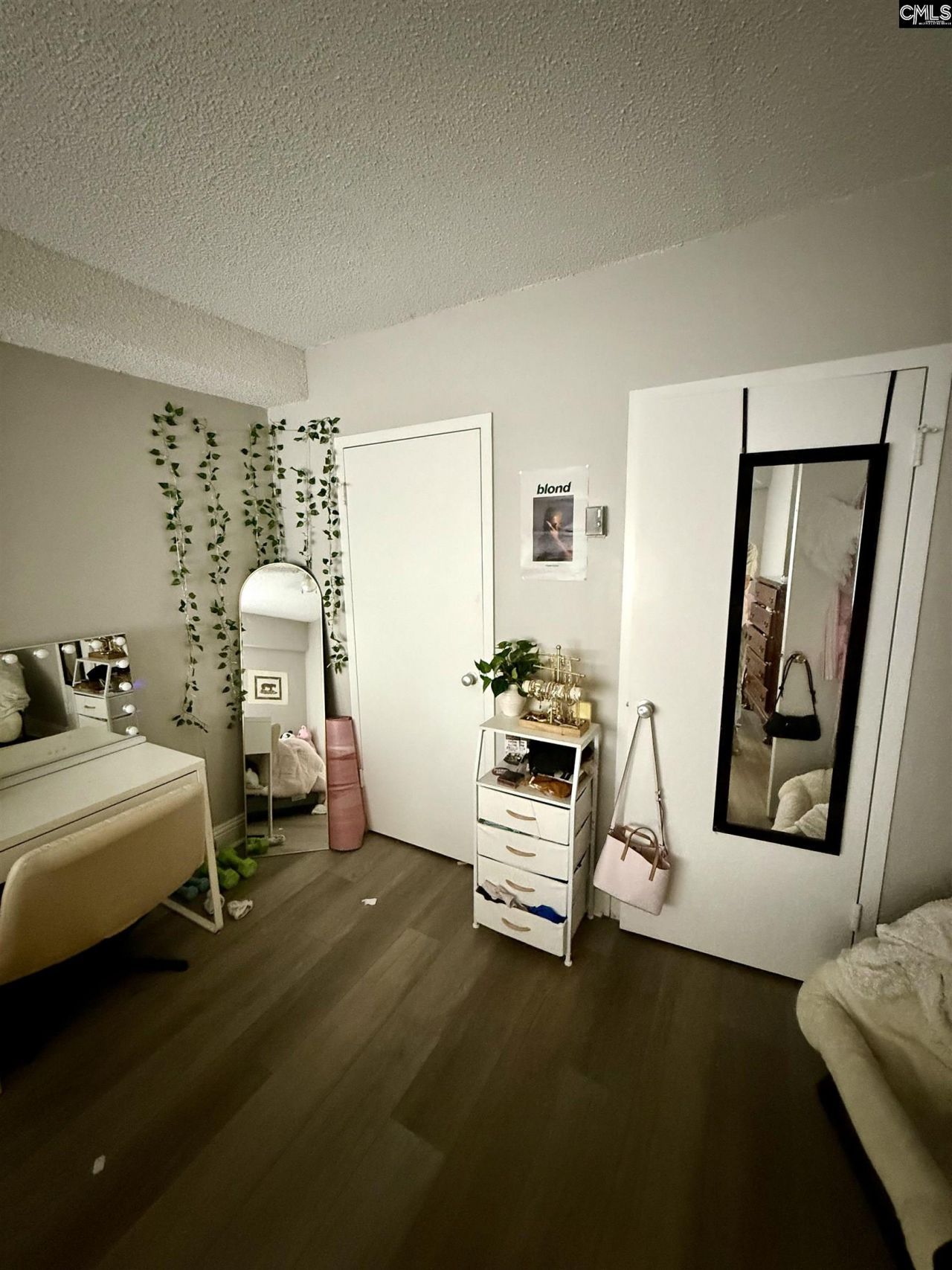 1520 Senate Street Photo 6