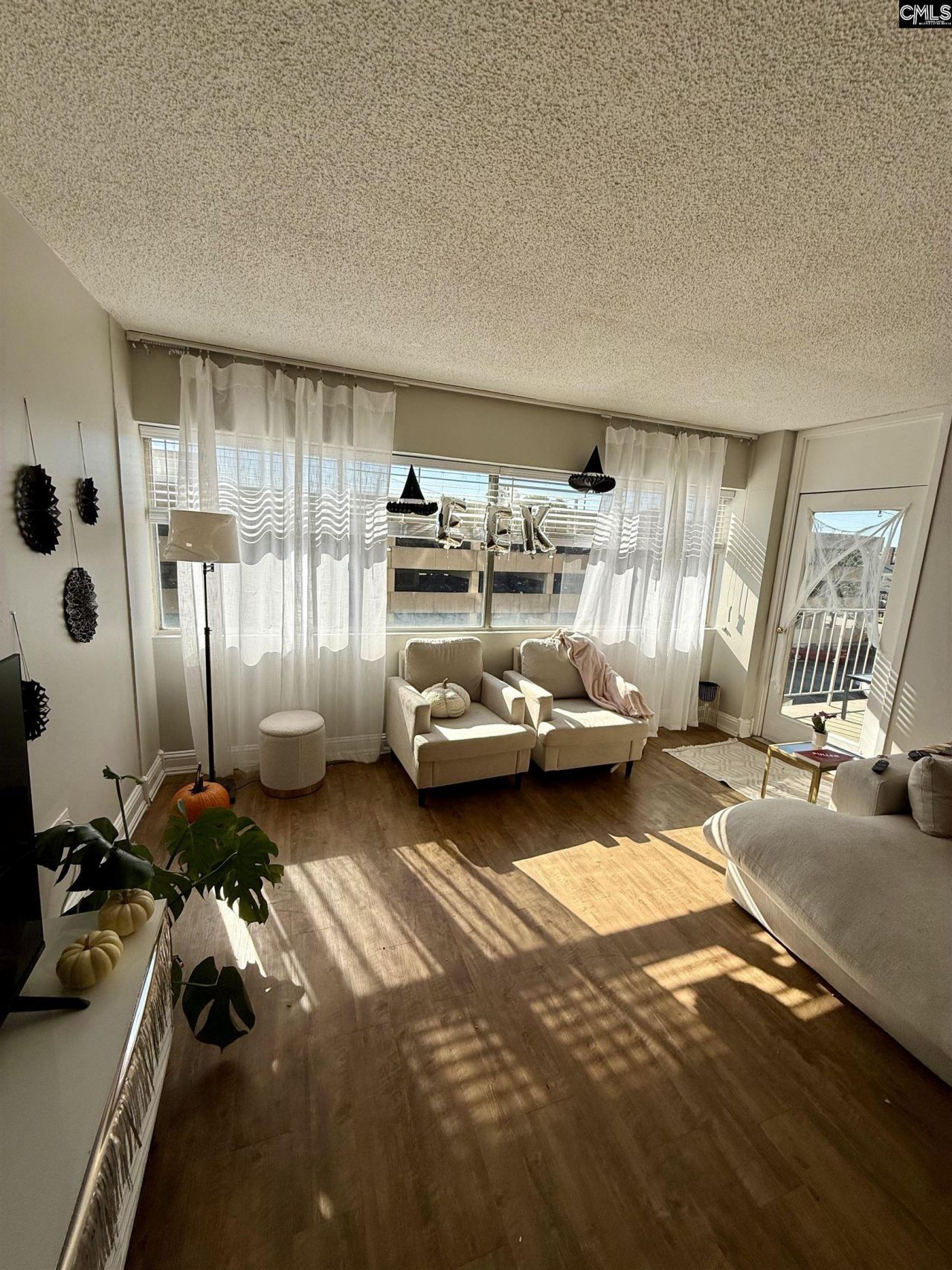 1520 Senate Street Photo 8