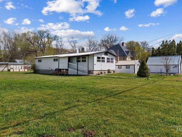 319 Pataha St, Pomeroy, WA 99347