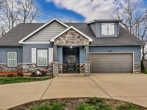 1012 Michaela Cir, Clarksville, TN 37043