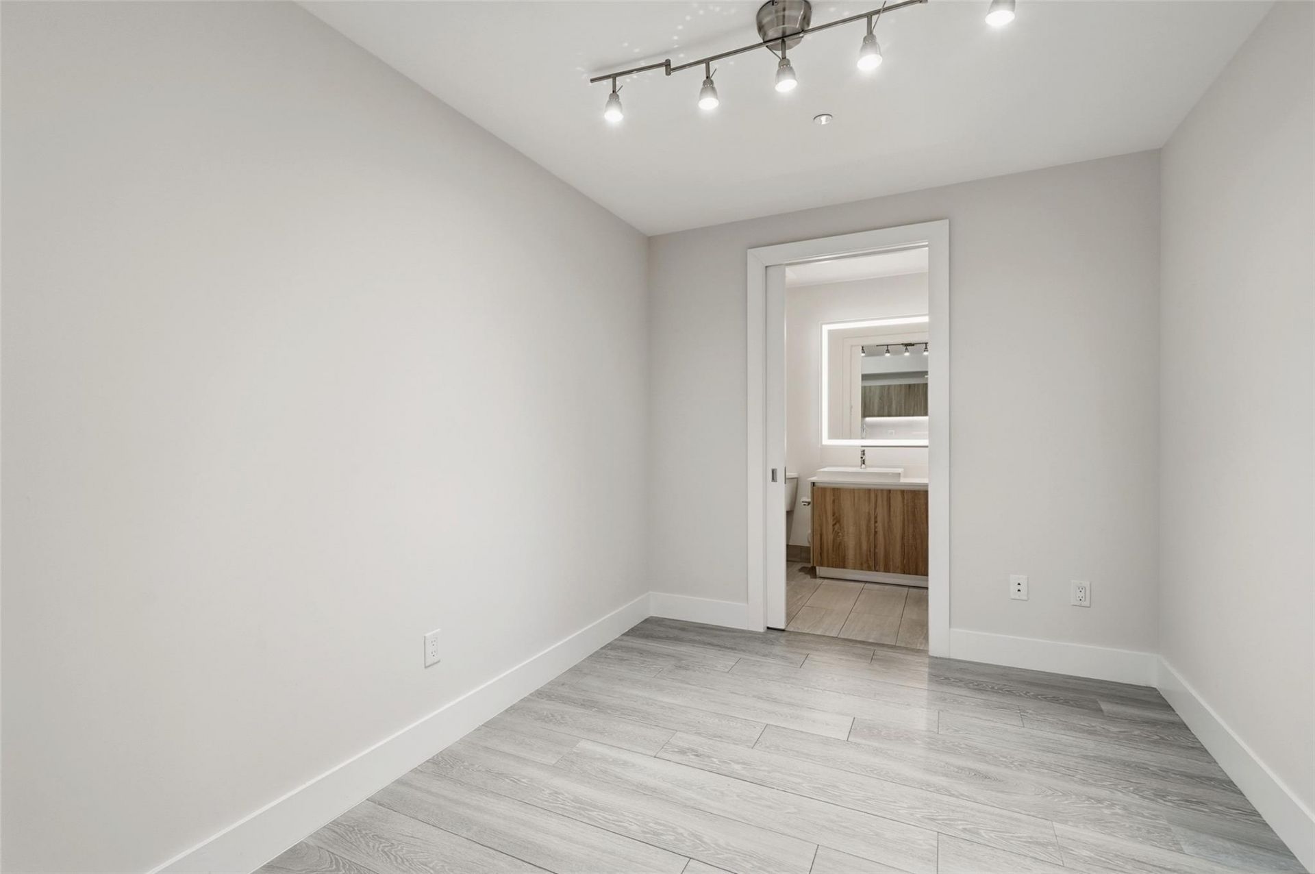 2960 NE 207th Street, Unit 1108, Miami, FL 33180 Photo