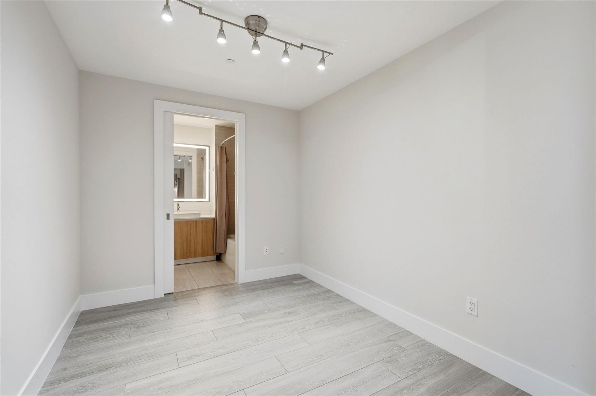 2960 NE 207th Street, Unit 1108, Miami, FL 33180 Photo