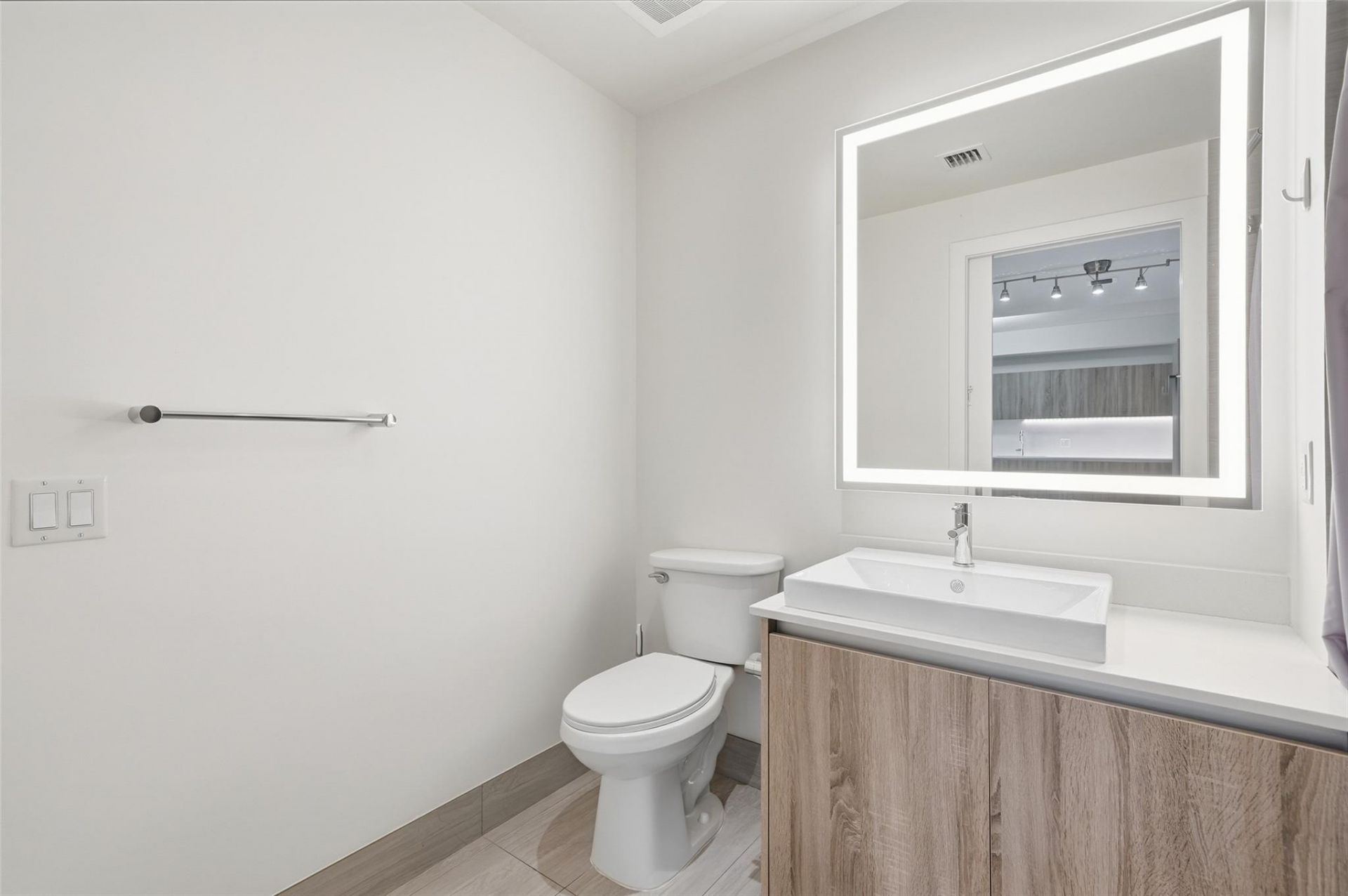 2960 NE 207th Street, Unit 1108, Miami, FL 33180 Photo