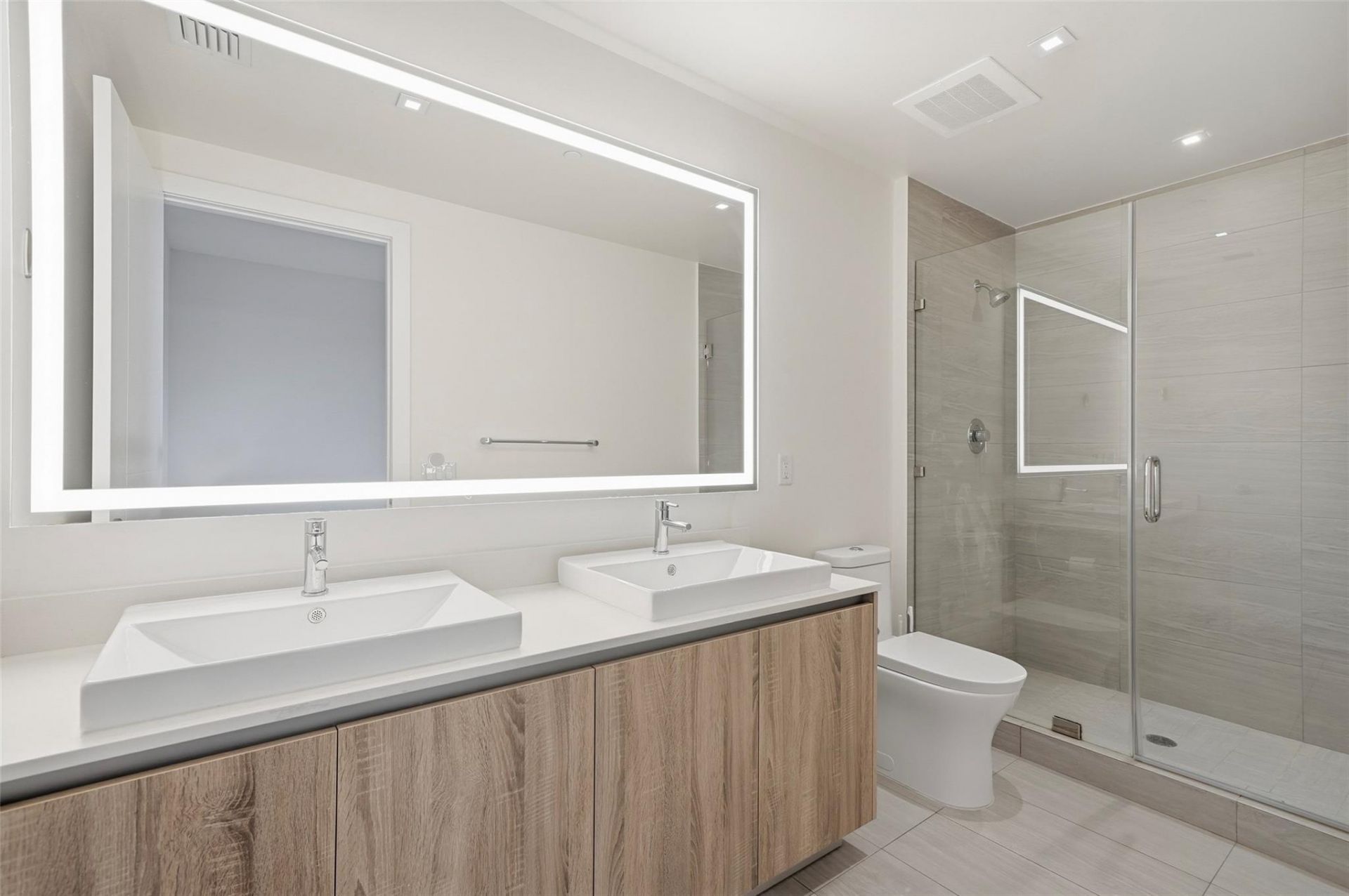 2960 NE 207th Street, Unit 1108, Miami, FL 33180 Photo