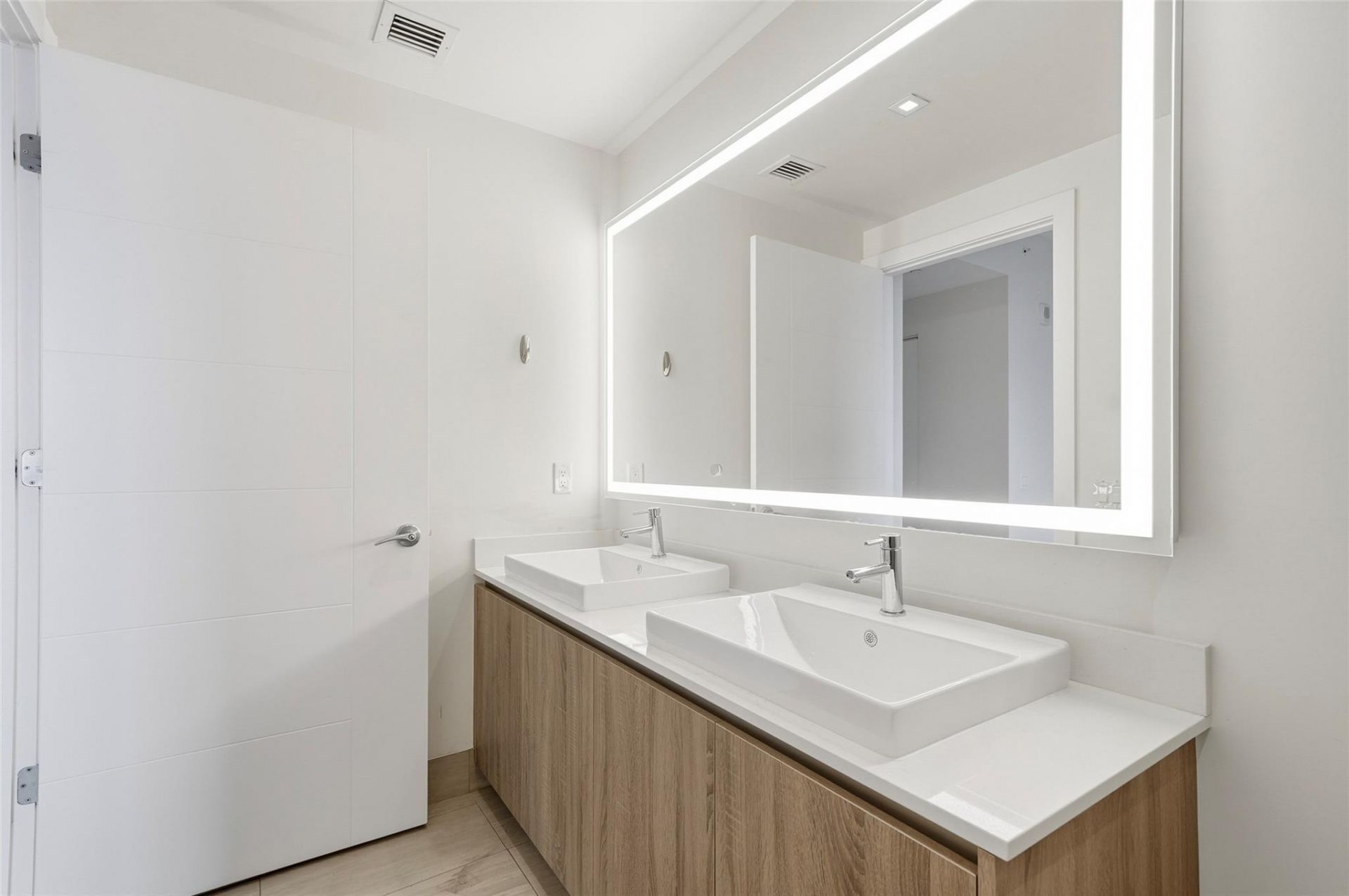 2960 NE 207th Street, Unit 1108, Miami, FL 33180 Photo