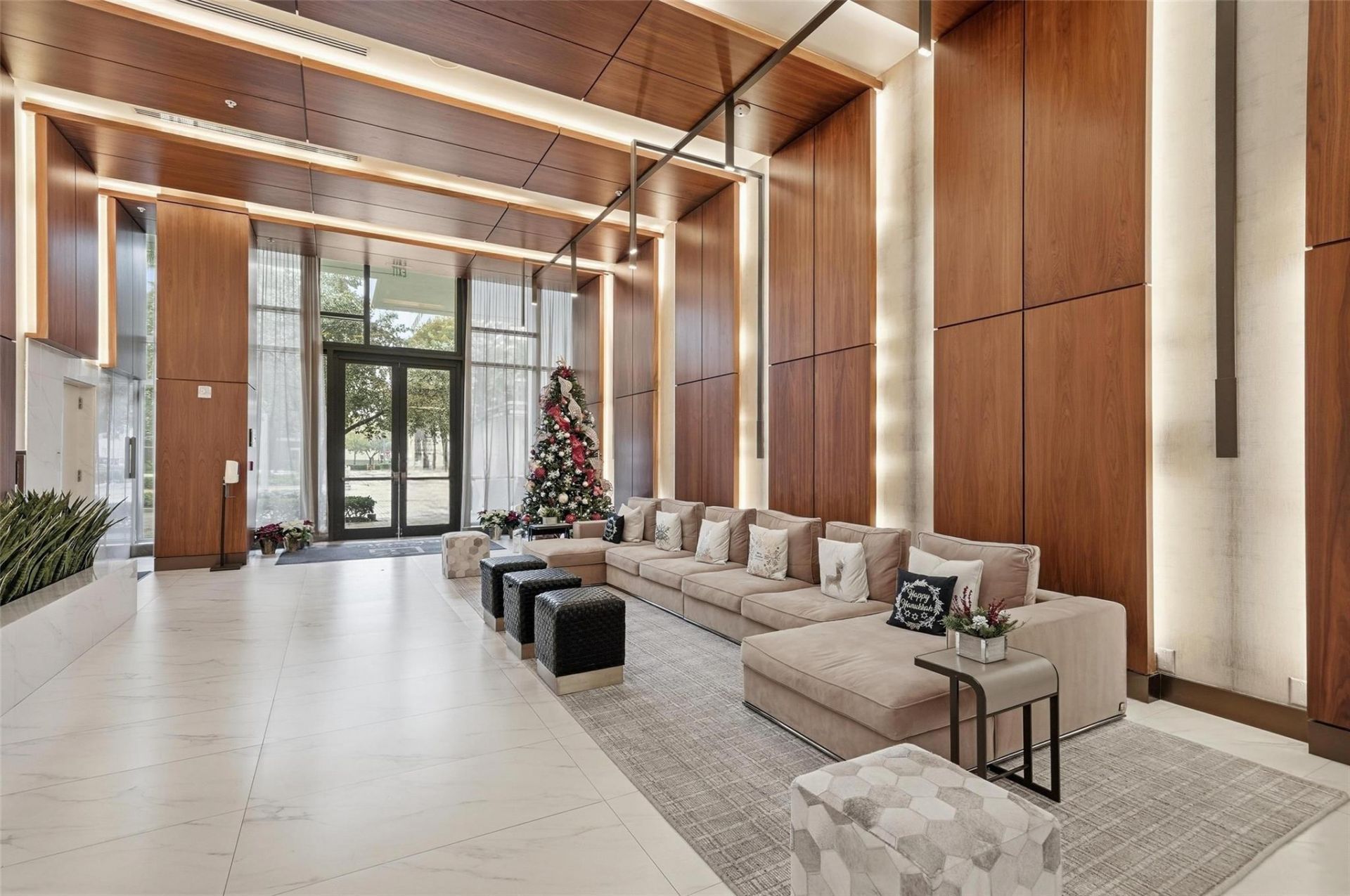 2960 NE 207th Street, Unit 1108, Miami, FL 33180 Photo