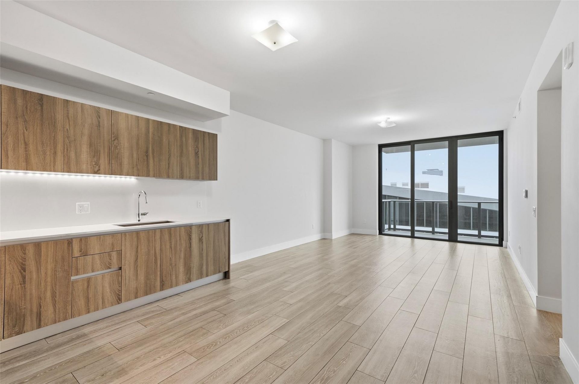 2960 NE 207th Street, Unit 1108, Miami, FL 33180 Photo