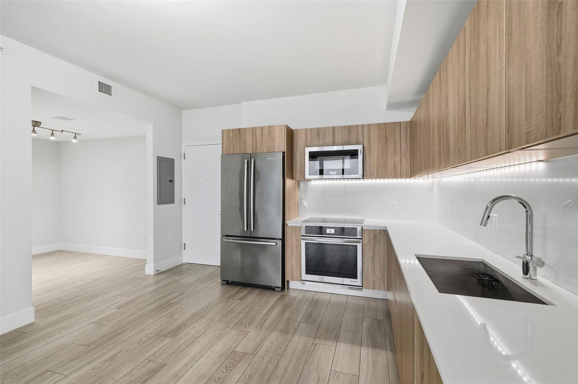 2960 NE 207th Street, Unit 1108, Miami, FL 33180 Photo