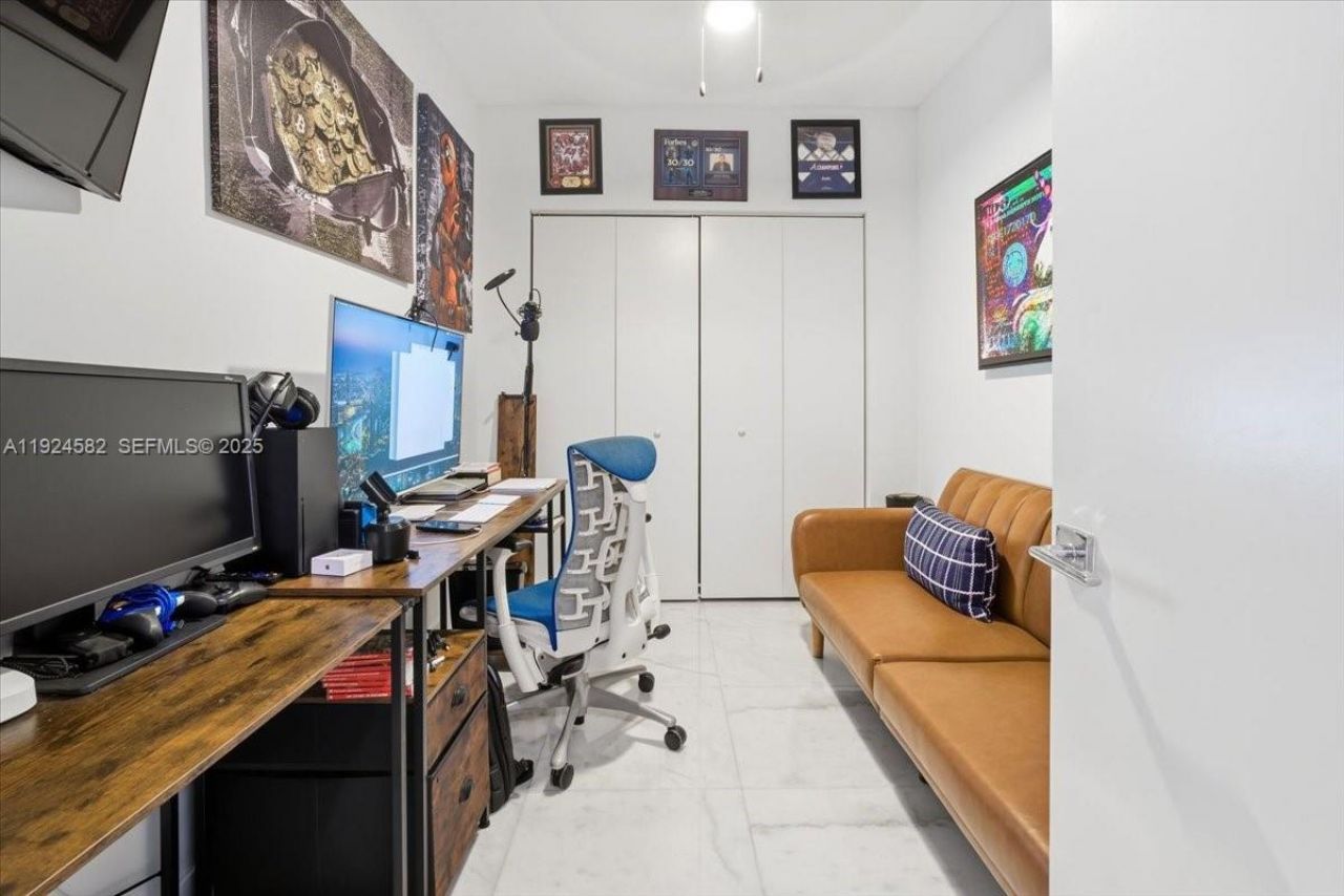 488 NE 18th St, Unit 1806, Miami, FL 33132 Photo