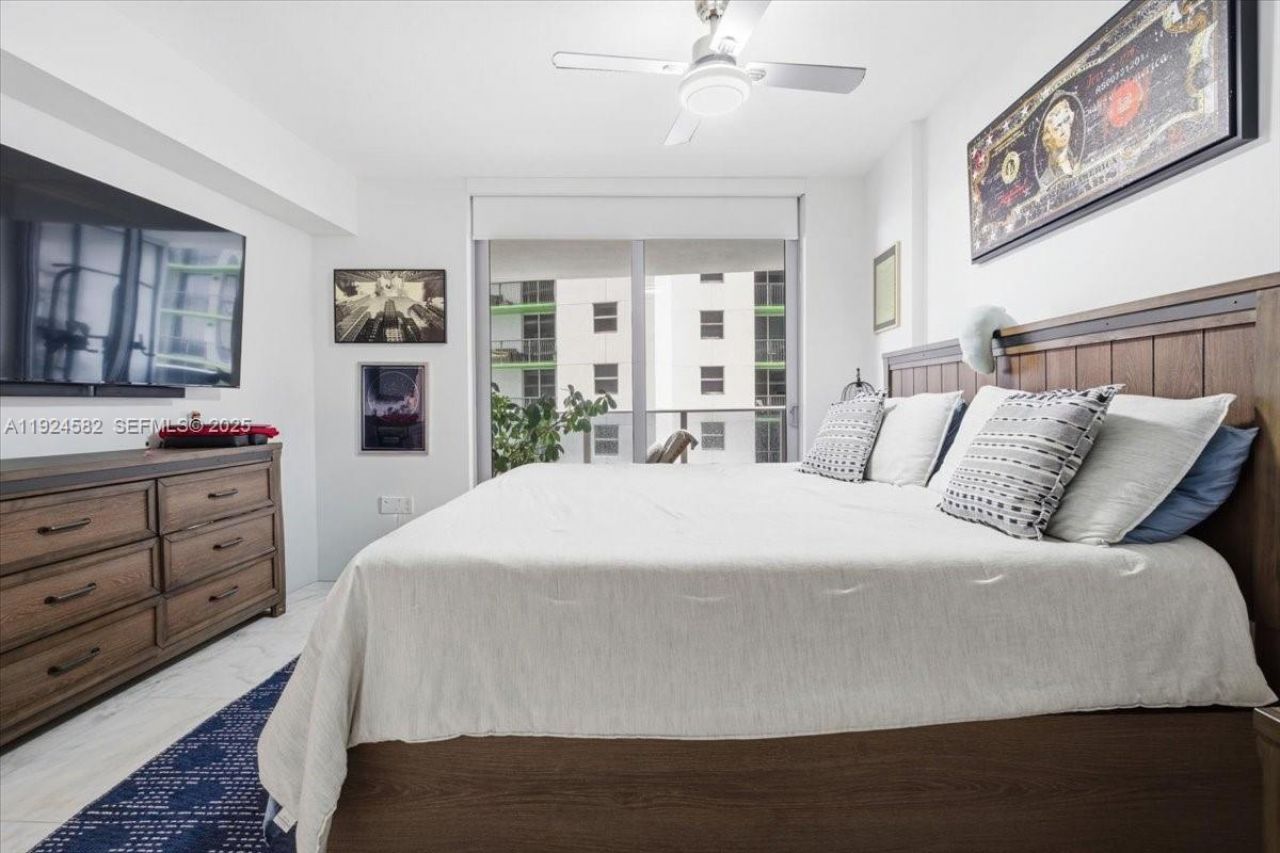 488 NE 18th St, Unit 1806, Miami, FL 33132 Photo