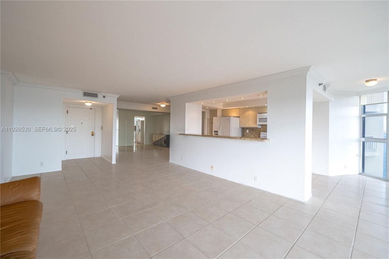 4000 Towerside Ter, Unit 908, Miami, FL 33138 Photo