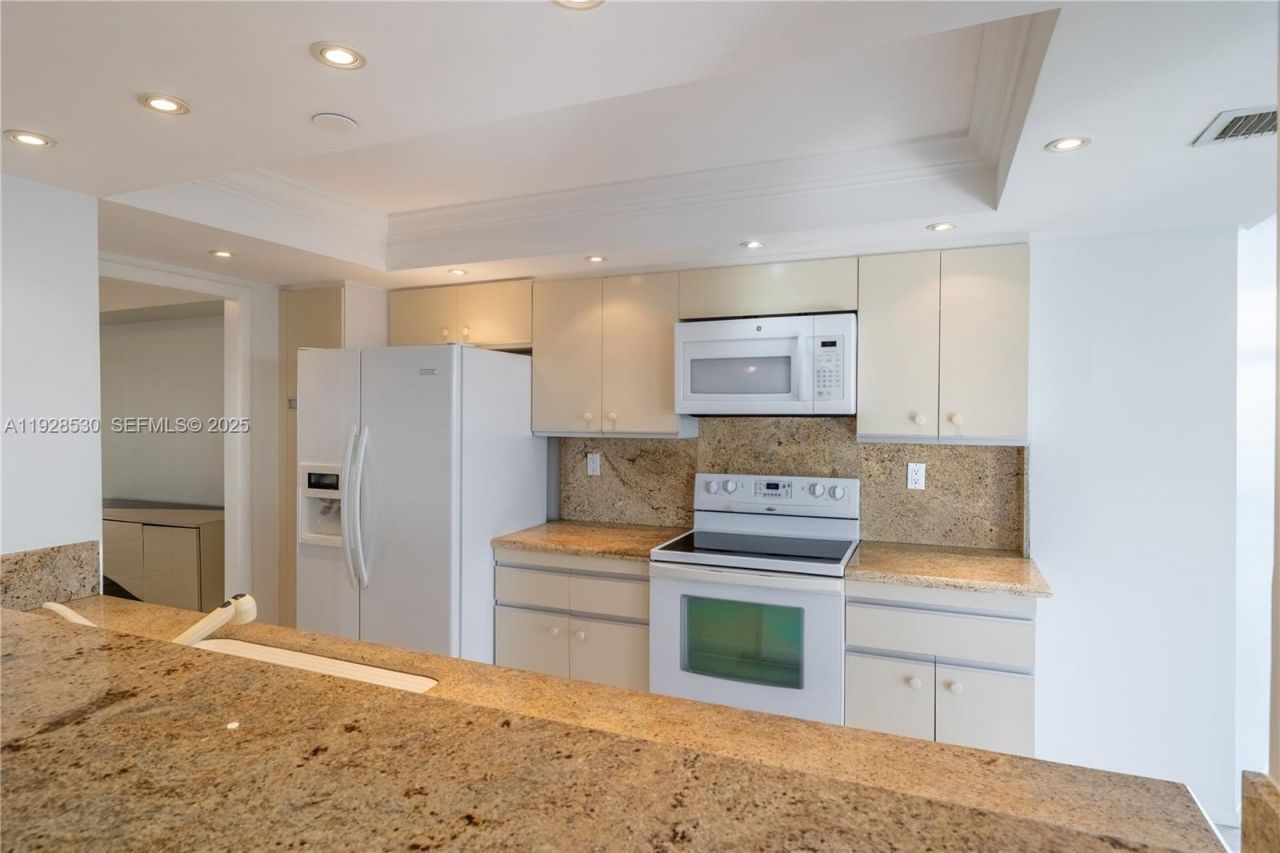 4000 Towerside Ter, Unit 908, Miami, FL 33138 Photo