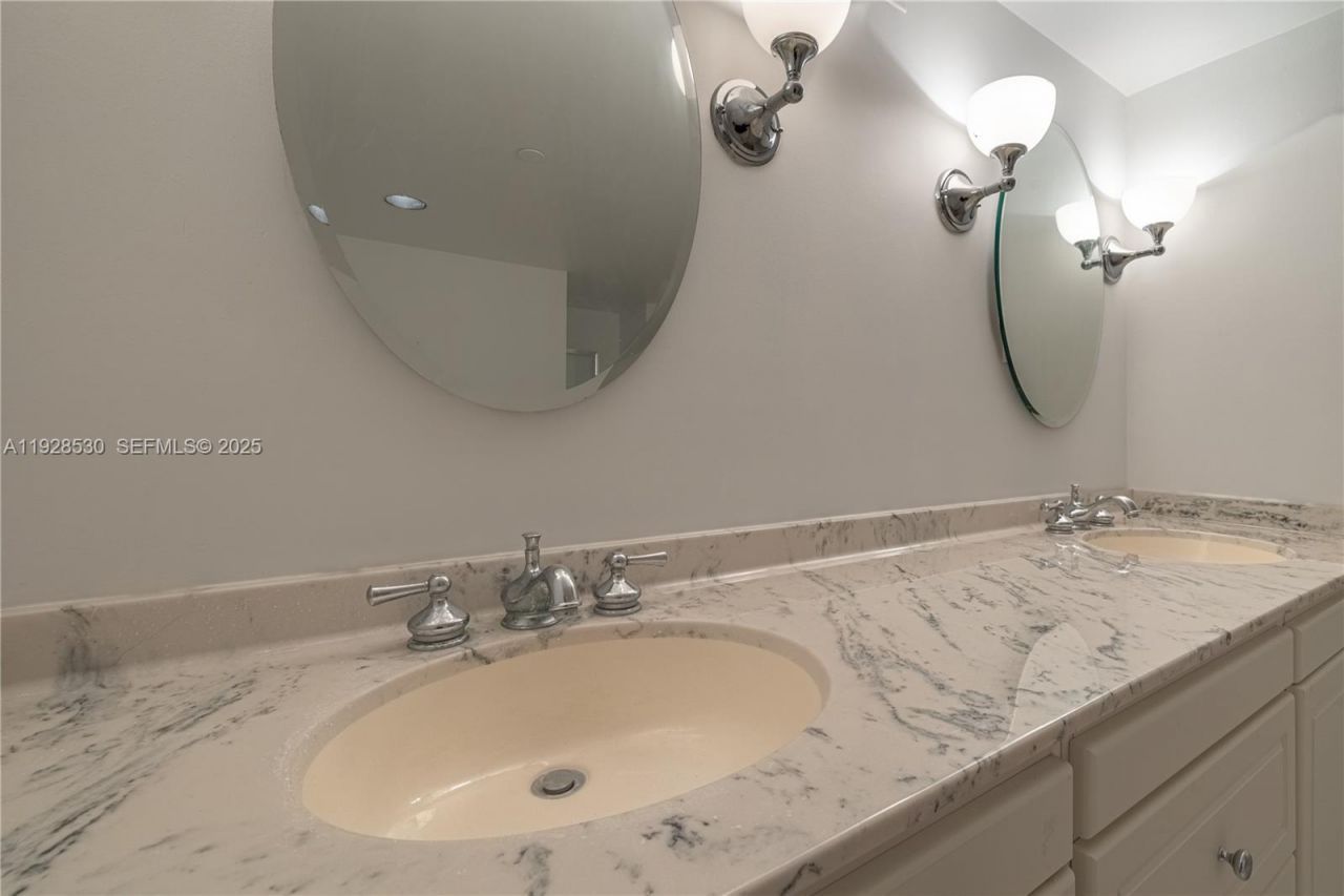 4000 Towerside Ter, Unit 908, Miami, FL 33138 Photo