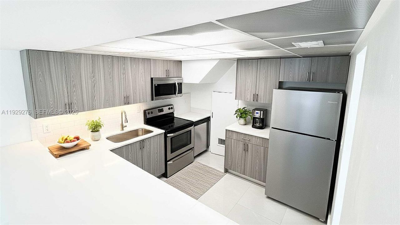 3079 NW 11th St, Unit 3053, Miami, FL 33125 Photo