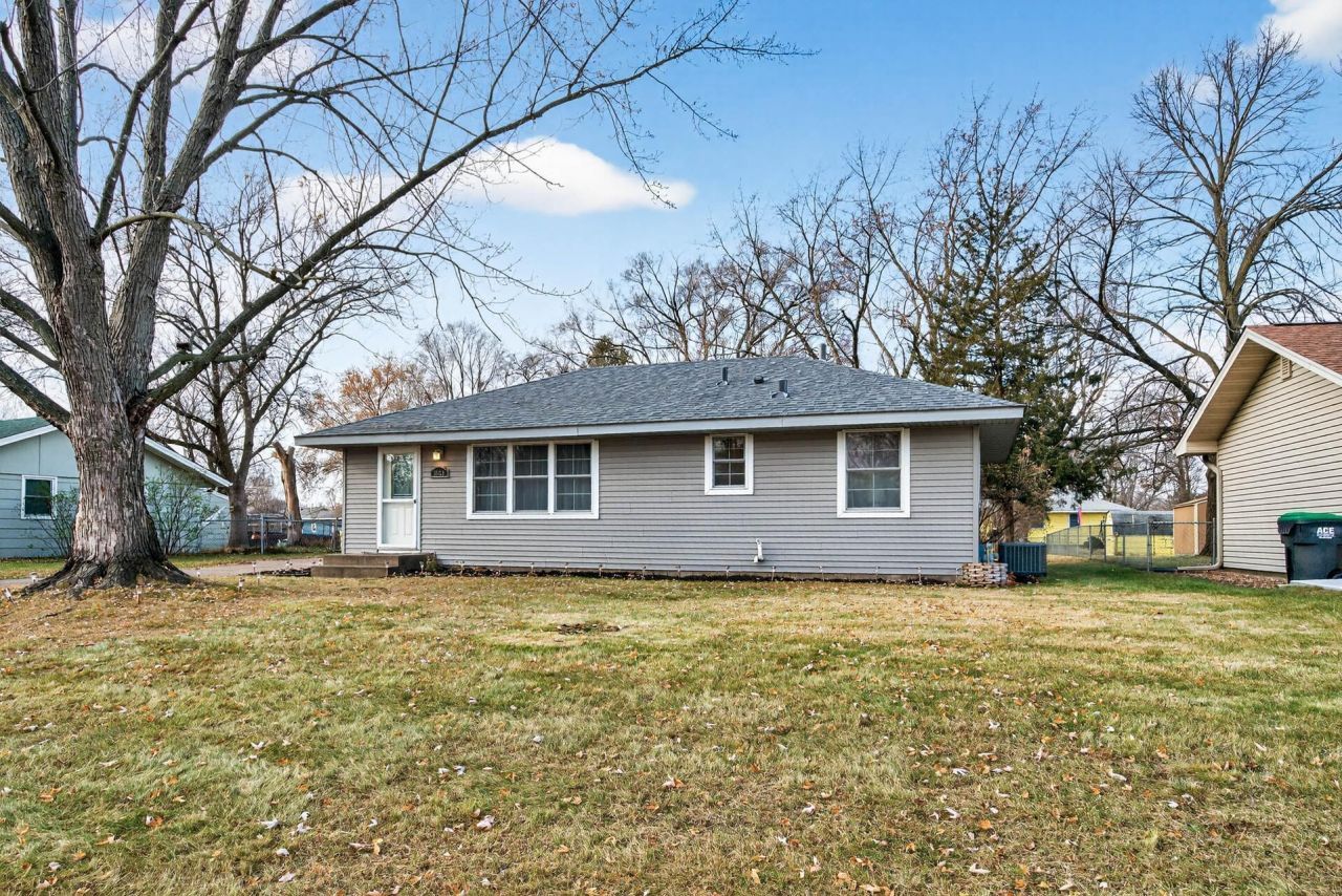 11424 Xavis Street Nw, Coon Rapids, MN 55433 Main Photo