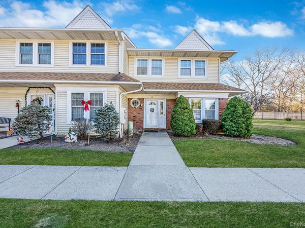 11 Gazebo Lane, Holtsville, NY 11742
