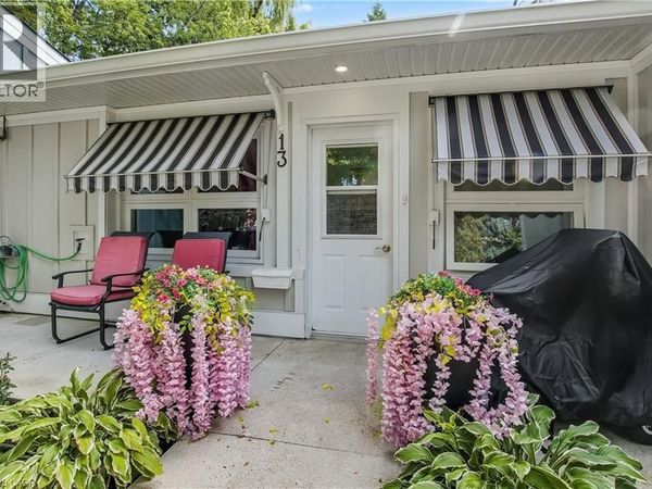 13 SISTER VARGA Terrace, Hamilton, ON L9B1T8