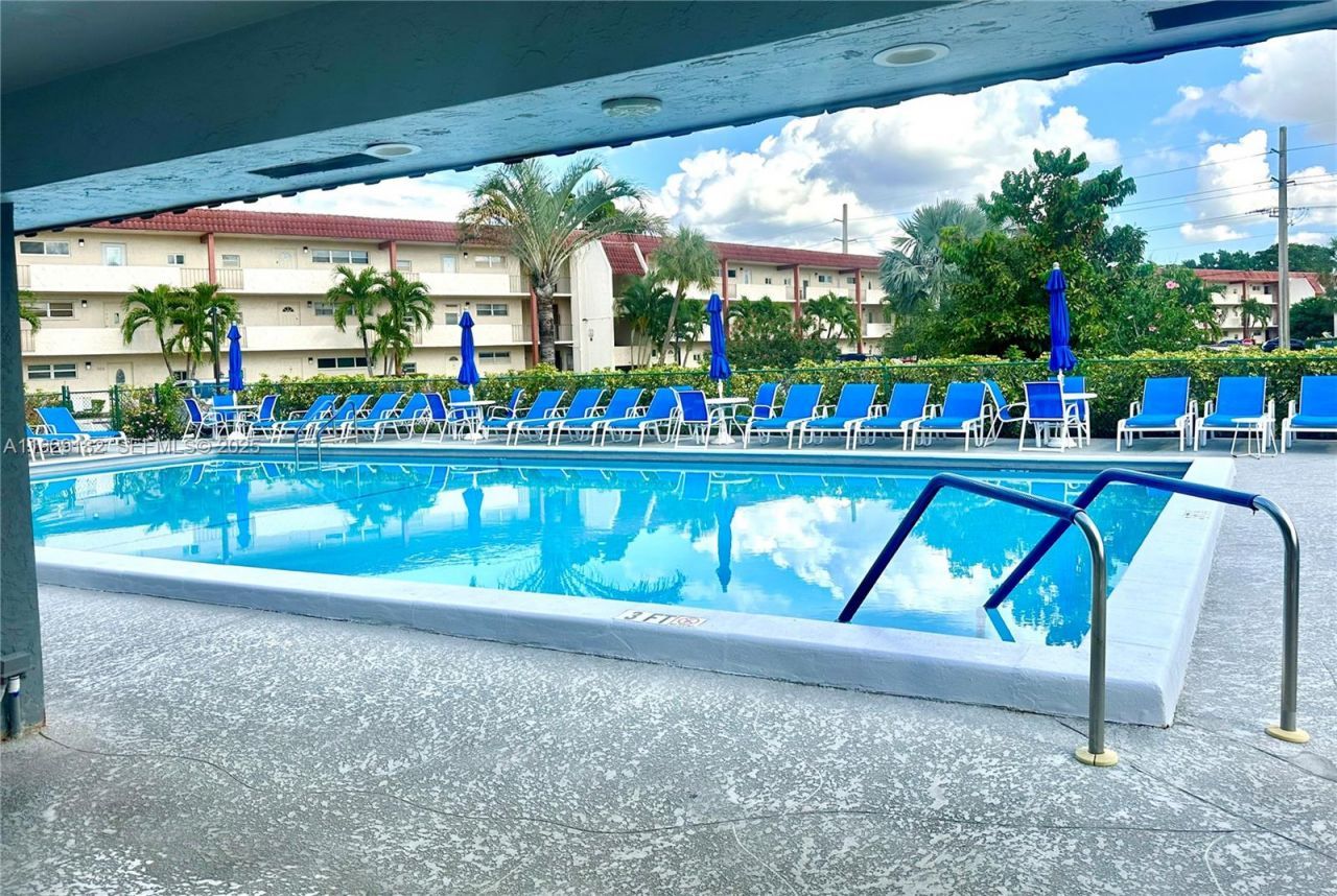 8990 S Hollybrook Blvd, Unit 108, Pembroke Pines, FL 33025 Photo