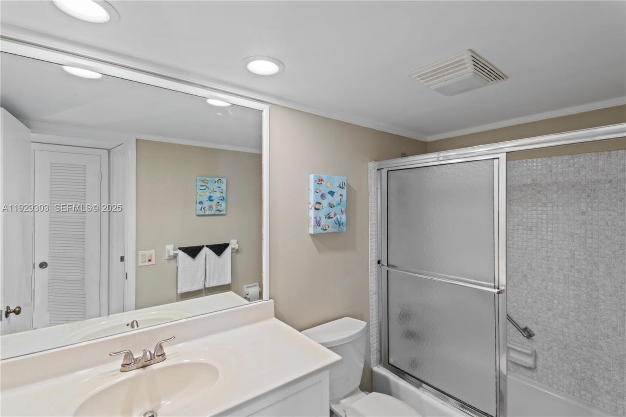 3051 NE 48th St, Unit 307, Fort Lauderdale, FL 33308 Photo