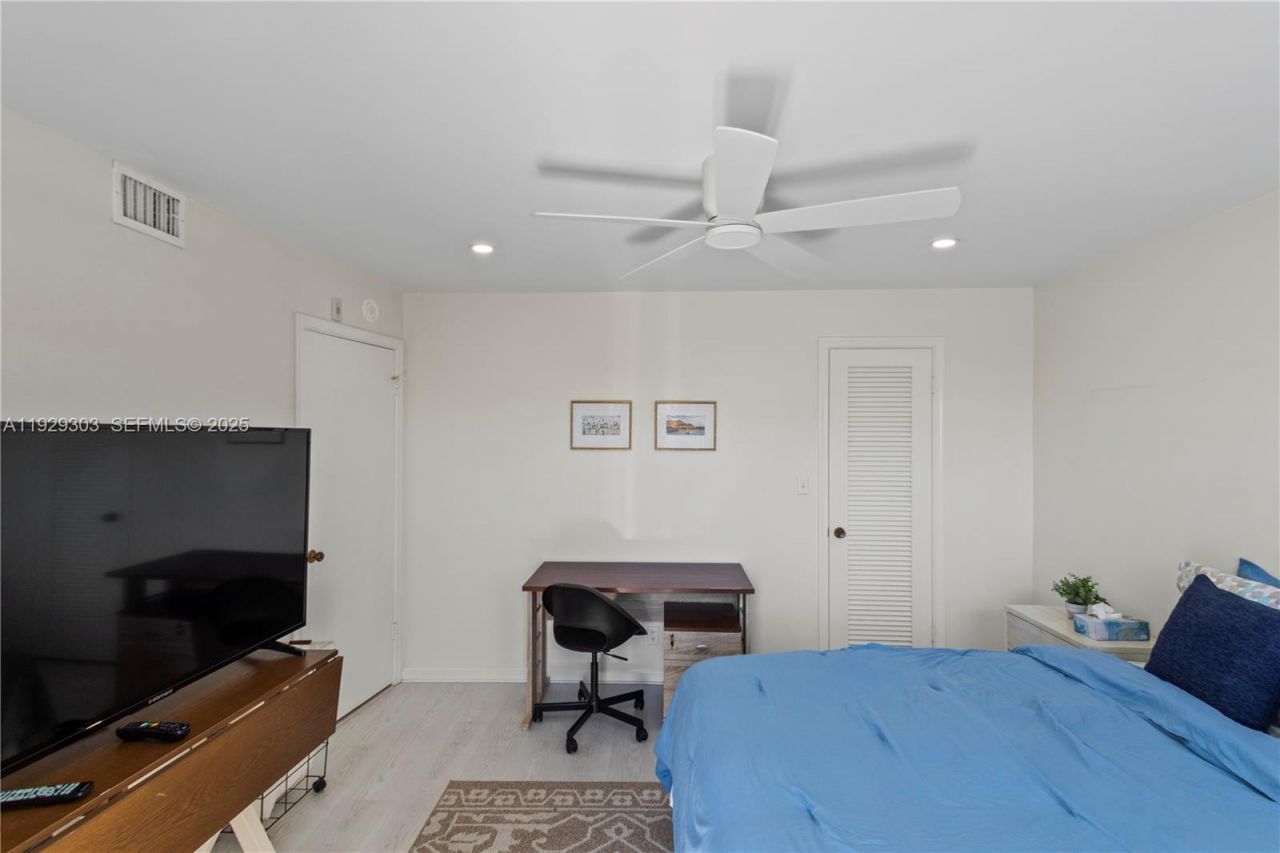 3051 NE 48th St, Unit 307, Fort Lauderdale, FL 33308 Photo