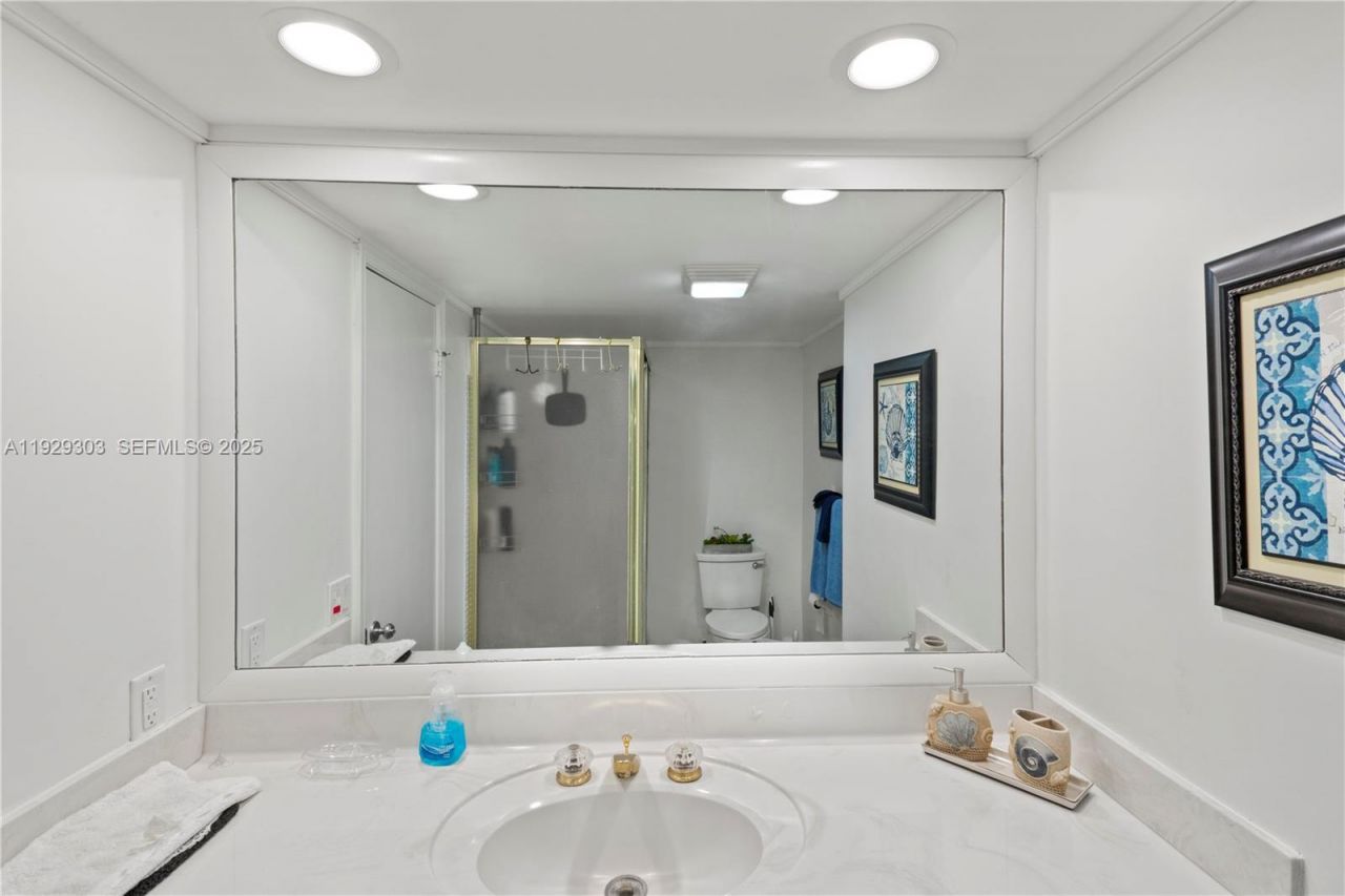 3051 NE 48th St, Unit 307, Fort Lauderdale, FL 33308 Photo