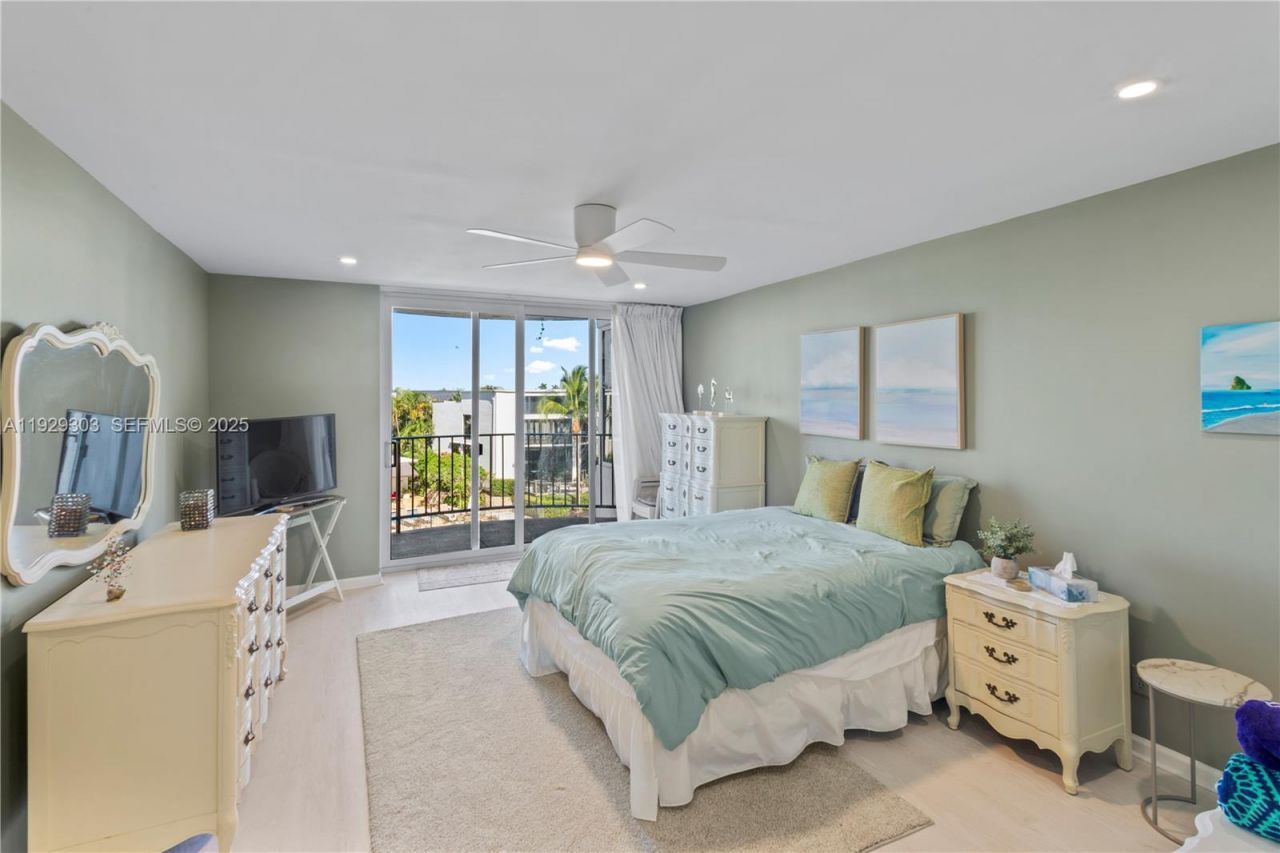 3051 NE 48th St, Unit 307, Fort Lauderdale, FL 33308 Photo