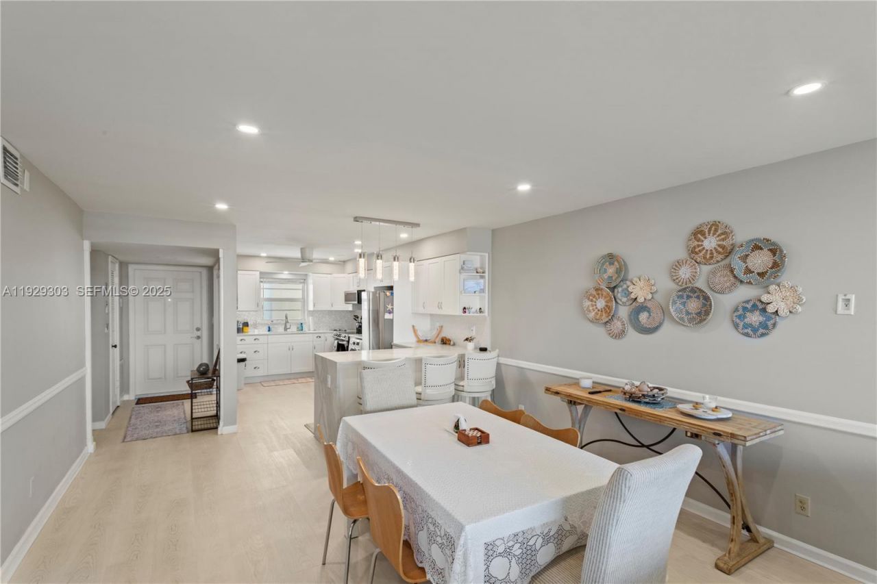 3051 NE 48th St, Unit 307, Fort Lauderdale, FL 33308 Photo