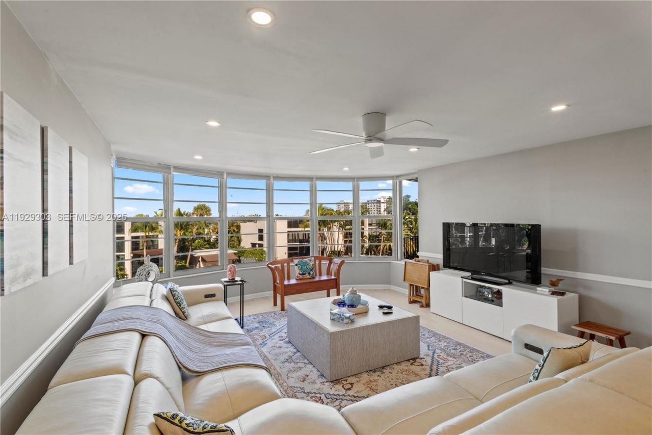 3051 NE 48th St, Unit 307, Fort Lauderdale, FL 33308 Photo