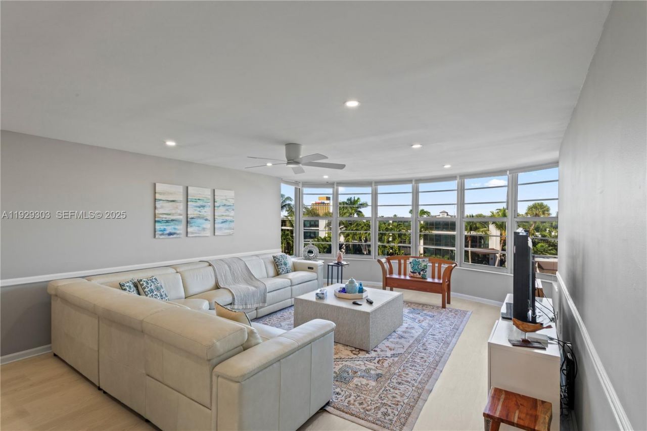 3051 NE 48th St, Unit 307, Fort Lauderdale, FL 33308 Photo