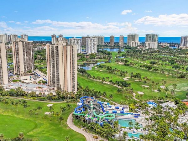 20335 W Country Club Dr, Unit 2210, Aventura, FL 33180